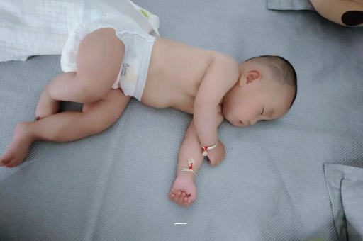 阿勒泰孕妇肚子一跳一跳